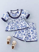 Young Girl Holiday Style Ditsy Floral Peter Pan Collar Shirt & Shorts Set
